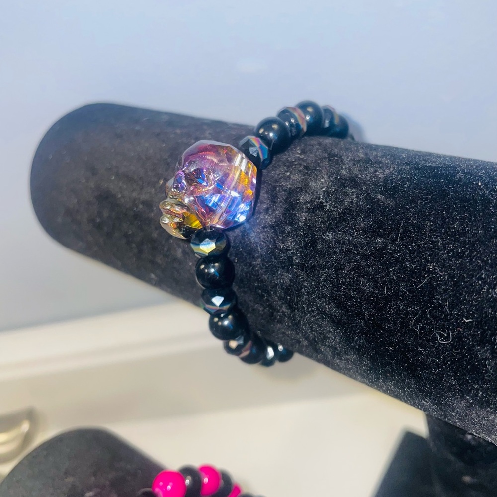 Handmade Glass Skull Charm Bracelet – Iridescent Beads, Statement Jewelry - Picture 3 of 4
